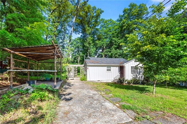 Photo - 948 Margaret Pl NW