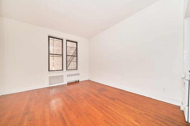 Large Studio in the heart of Hells Kitchen