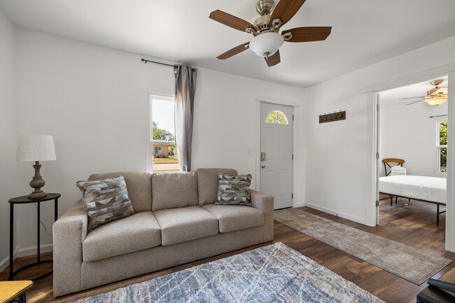 Photo - 710 Holcomb Ave