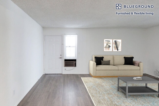 Photo - 6700 Warner Ave Apartamento Unidad FL1-ID8575A