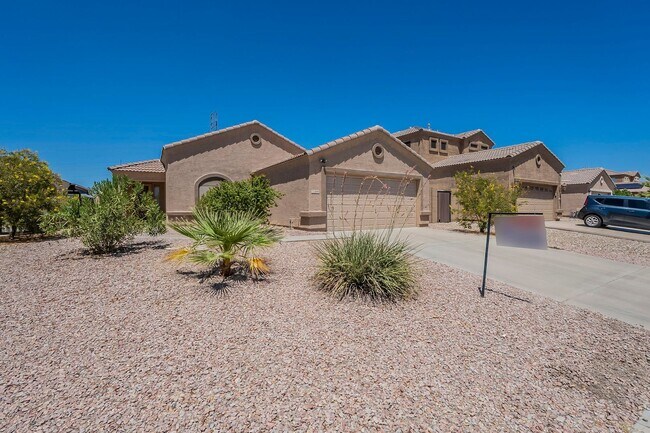 Building Photo - 3 Bedroom Golf Course Home!