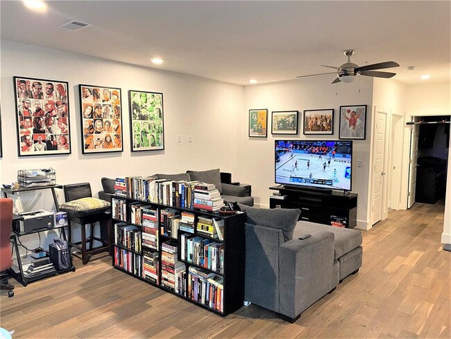 Photo - 1615 E 7th St Unidad 304