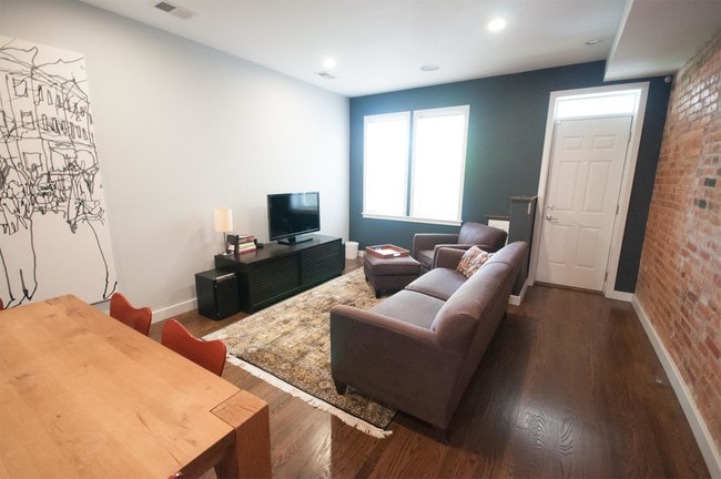 Photo - 1005 Kenyon St NW