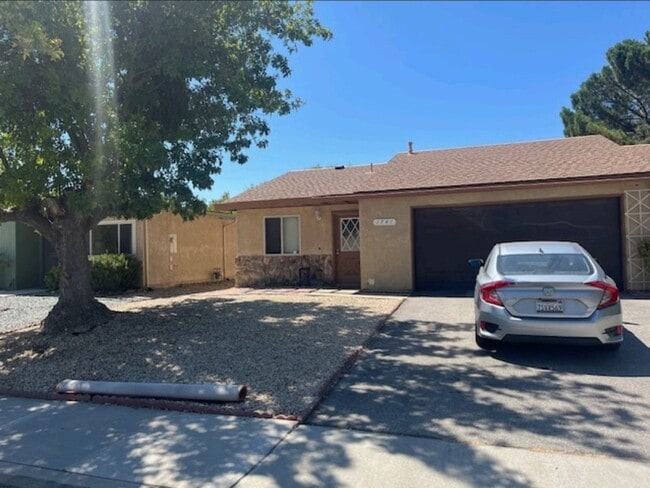 Building Photo - 2-bedroom 2 bath home with garage 55+commu...