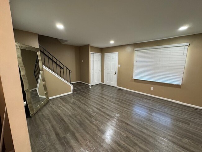 Photo - 241 Cedarmere Cir