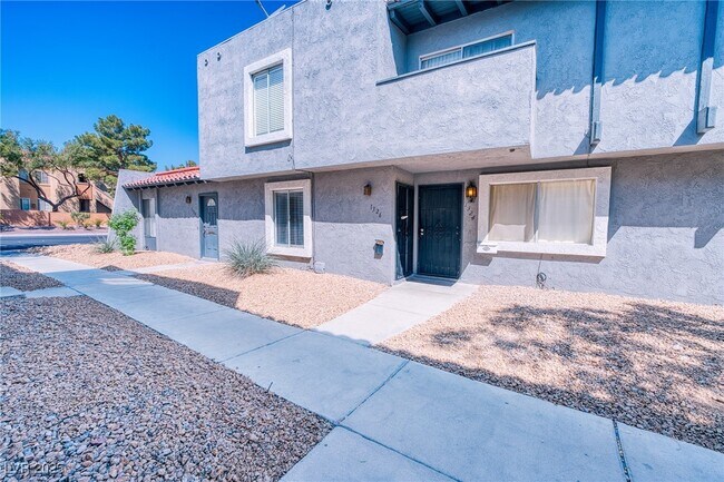 Photo - 1326 N Jones Blvd Townhome