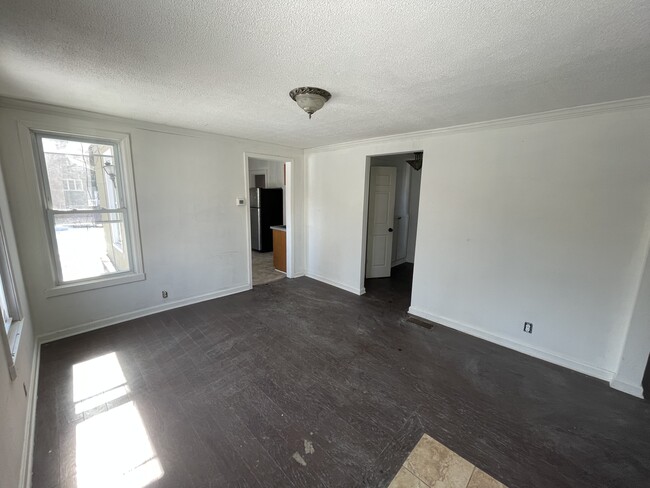 Sala de estar - 303 Benton St