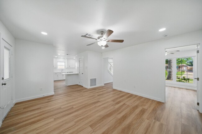 Photo - 9711 Derrik Dr