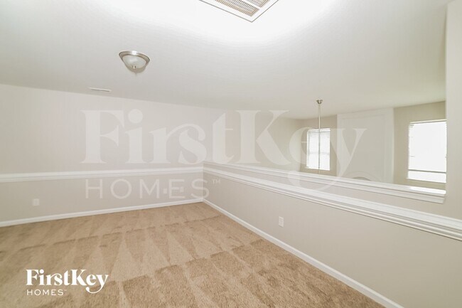 Photo - 121 Fining Court
