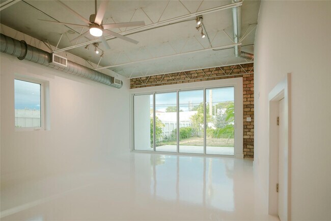 Photo - 1413 NE 5th Ave