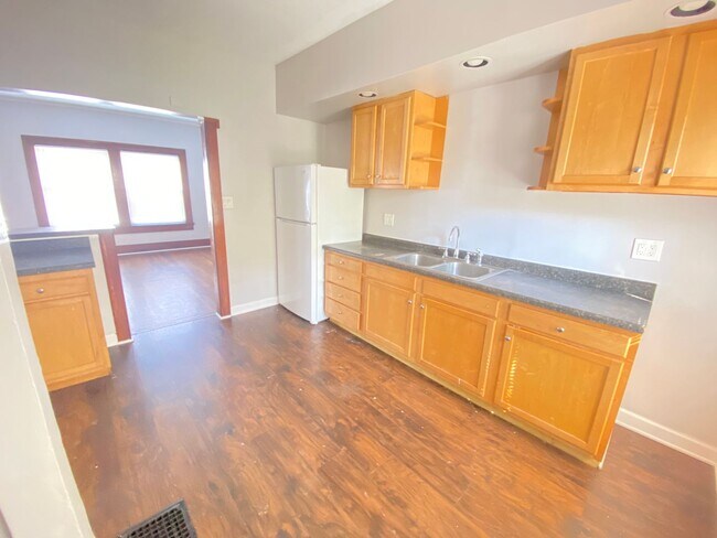 Photo - 8 E Hillcrest Ave Unit 2820 N Main St.