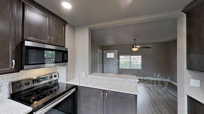 Photo - 745 N Walnut St