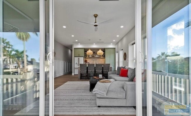 Photo - 211A W Mesquite St