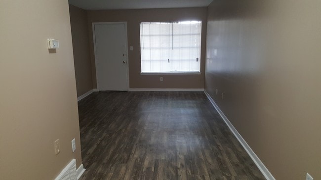 Photo - Raleigh Pines Apartments