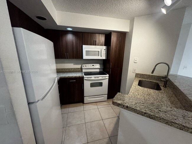 Photo - 3370 Pinewalk Dr N Unidad .