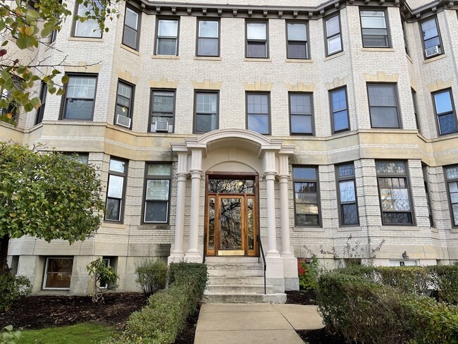 Building Photo - 1870 Commonwealth Ave Unit 8 Rental
