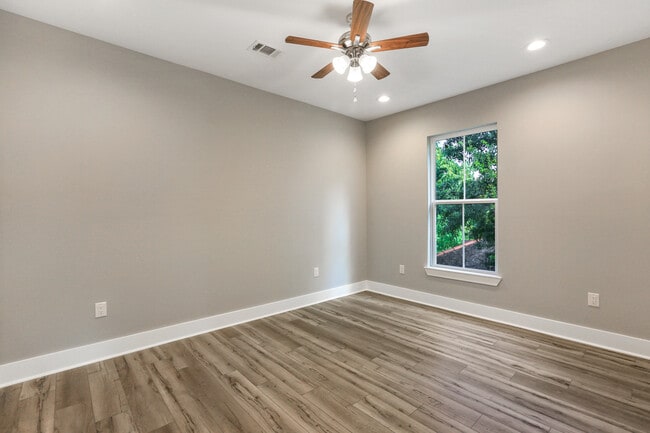 Photo - 1838 Egania St