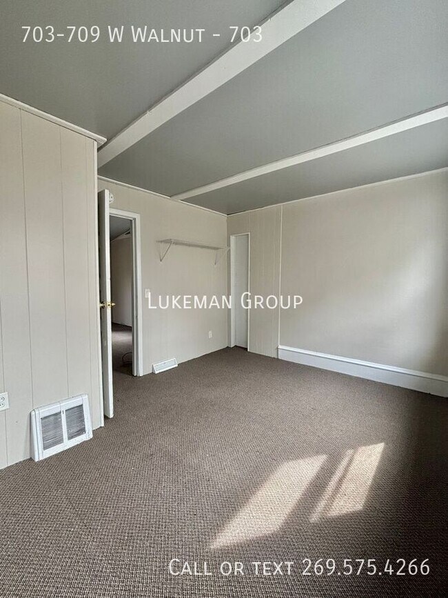 Photo - 703-709 W Walnut-703 Unidad 703