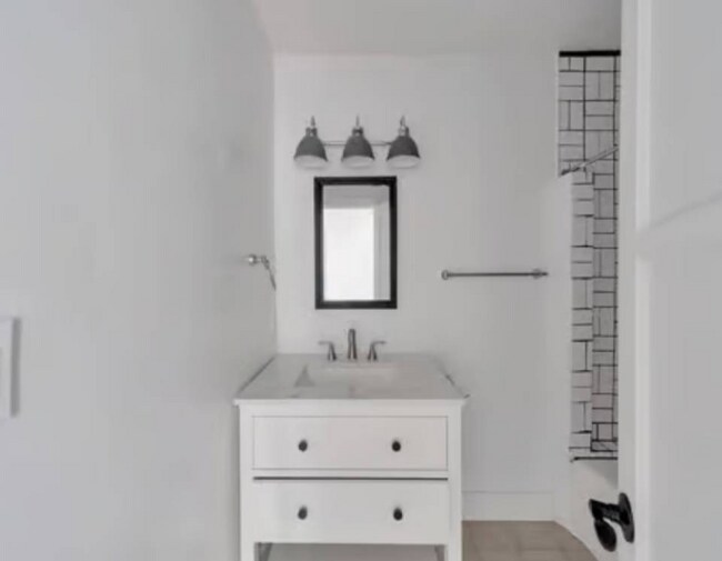 6157 Clybourn Ave Unit 6157