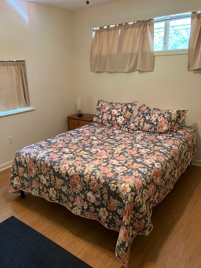 Queen bed- Main - 30 Forest St Unit First Floor