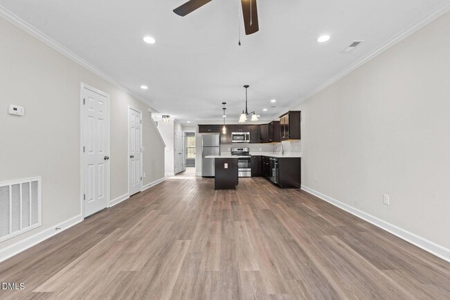 122 Laura Ln