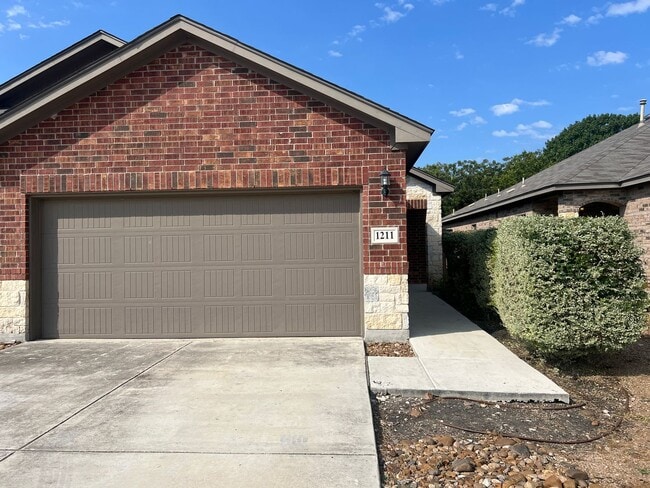 Building Photo - Less than 1 Mile to Gruene / Fridge Included/ Gas Cooking / Covered Patio / CISD