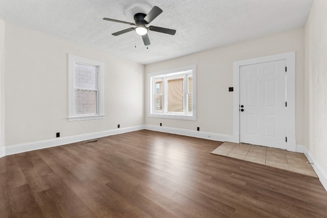 Photo - 126 E Zupan St