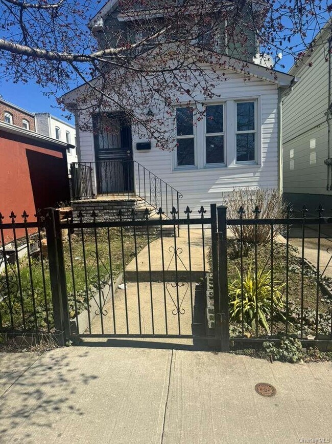 Photo - 88-11 185th St