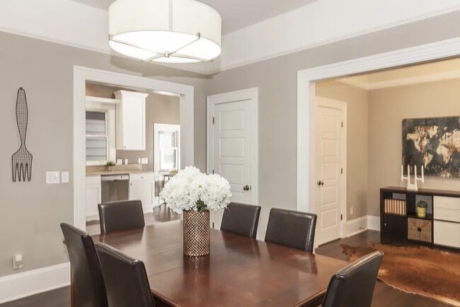 Building Photo - 1419 E Denny Way Unit A