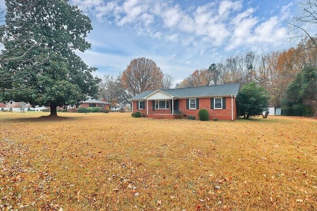 Photo - 3BD/1BA All Brick Ranch on One Acre!