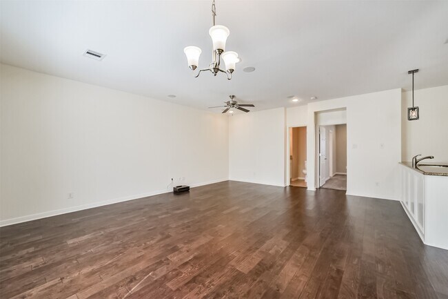 Photo - 5305 Avenue J