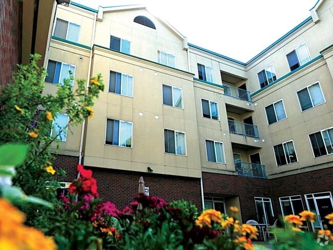 Building Photo - Divine Suites Rental