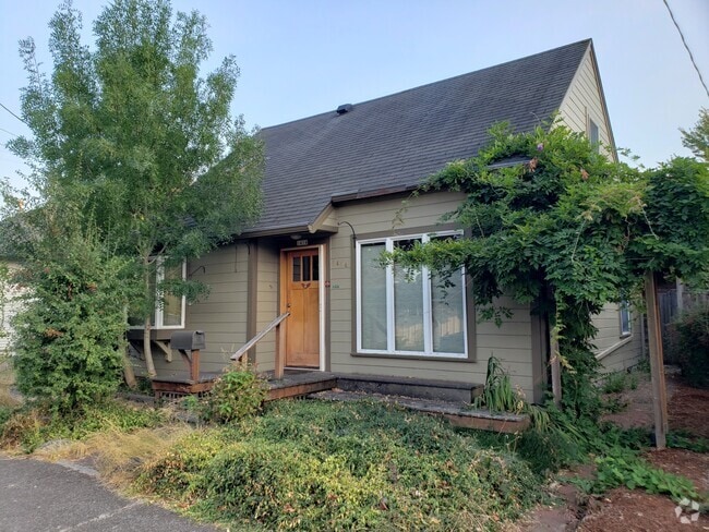 Single Family Home - 1414 NW Polk Ave Rental