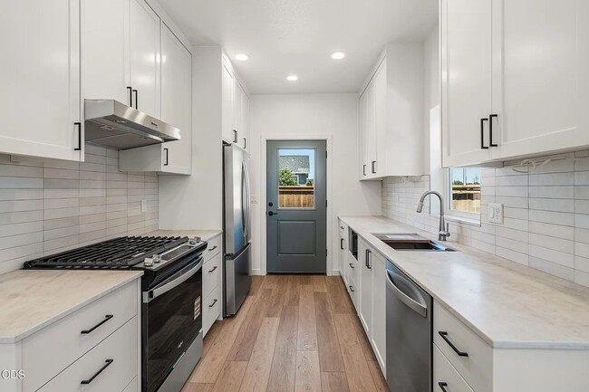 Photo - 202 Gangnes Dr