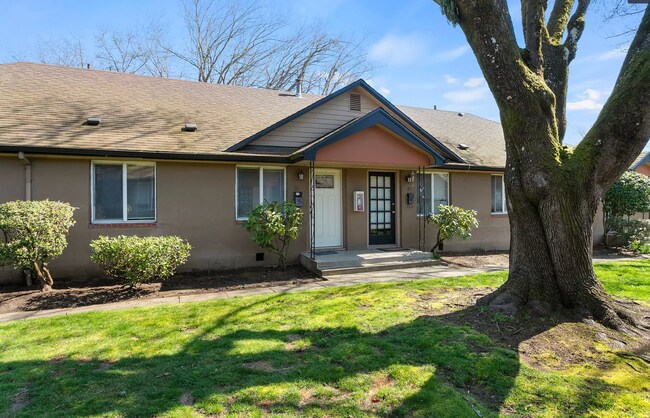 Photo - Columbia Court Apartments