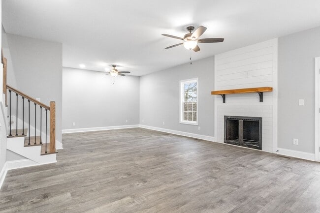 Photo - 4 Bedroom 3 Bath Pet Friendly Home For Rent!