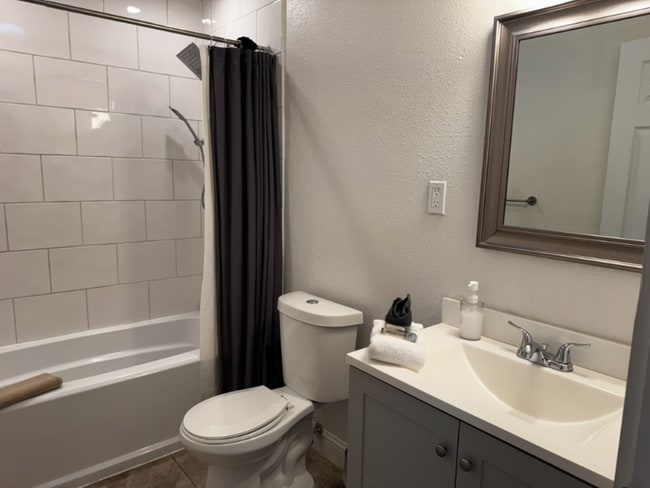 Photo - 2120 Kinsington St