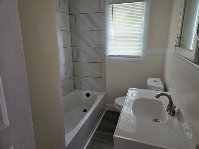 Photo - 4 Bedroom 2 bath Home For Rent - Heart of Florence