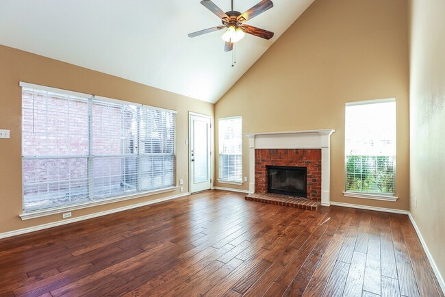 Photo - 941 Azalia Dr