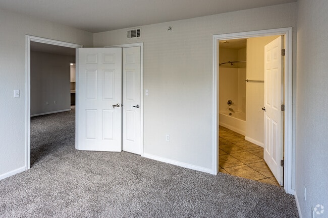2BR, 2BA - 1200SF