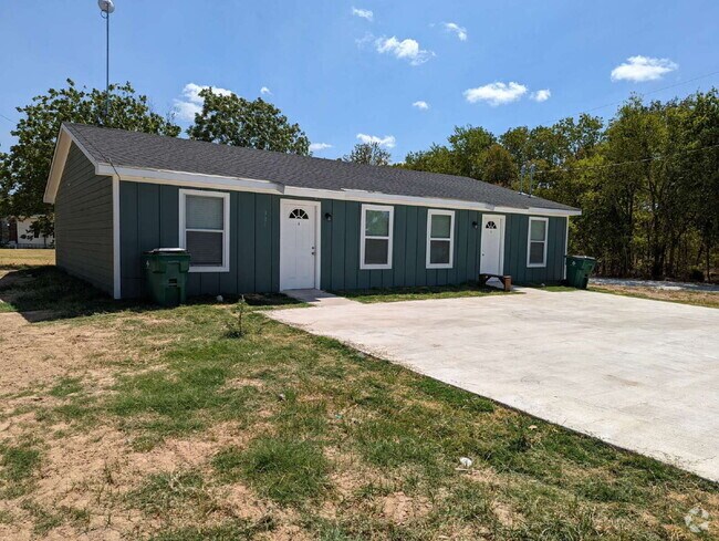 Building Photo - 301 E Bowie St Unit B Rental