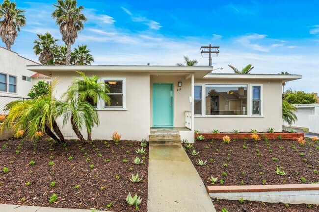 Building Photo - Charming Coastal Home Newly Renovated!