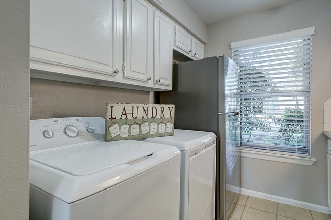 Photo - 7913 Ellinger Ln