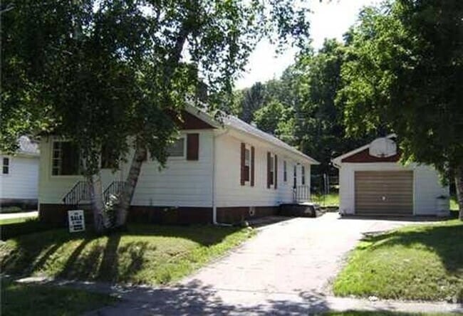 Building Photo - 412 Starr Ave Rental