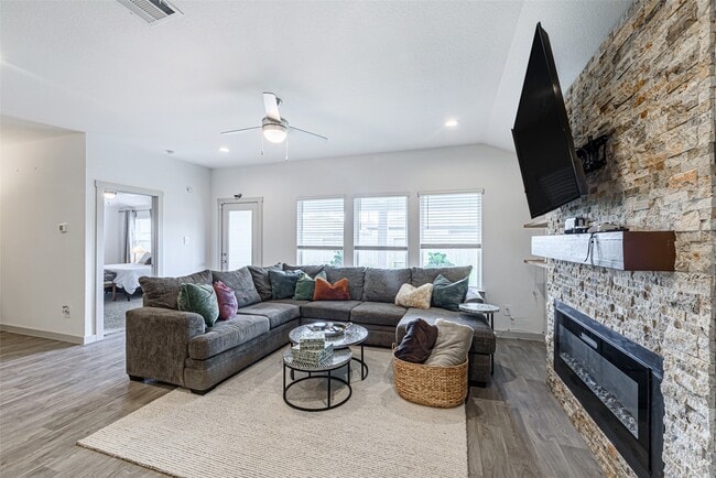 Photo - 246 Dusty Bridle Ln