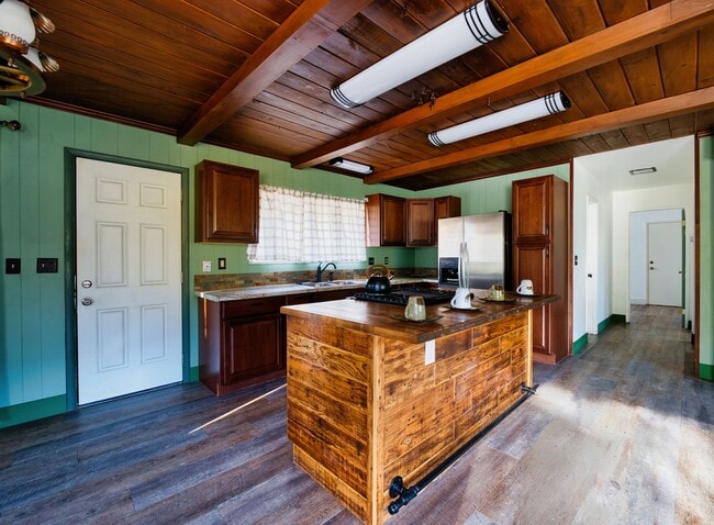 Photo - 16521 Mil Potrero Hwy