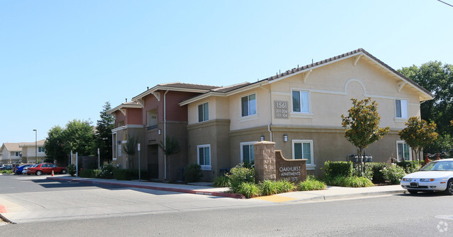 Oakhurst Apartments - Oakhurst Apartments