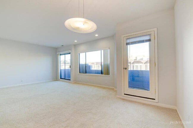 Photo - 465 35th Ave