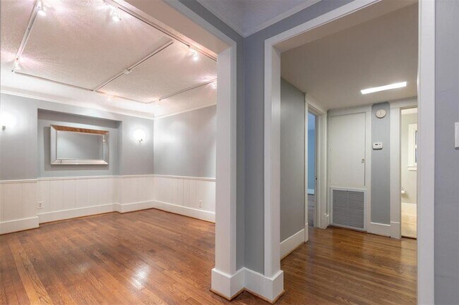 Photo - 2040 Bissonnet St