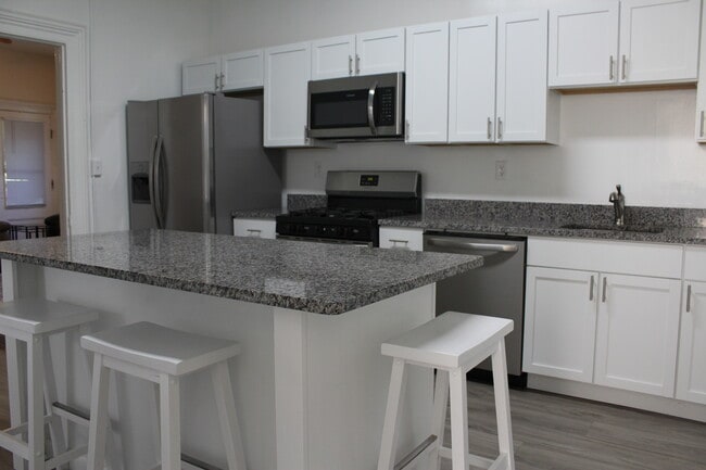 Building Photo - 17 Seminary Ave Rental